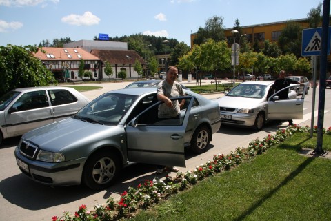 ДВА АУТА ЗА УПРАВУ